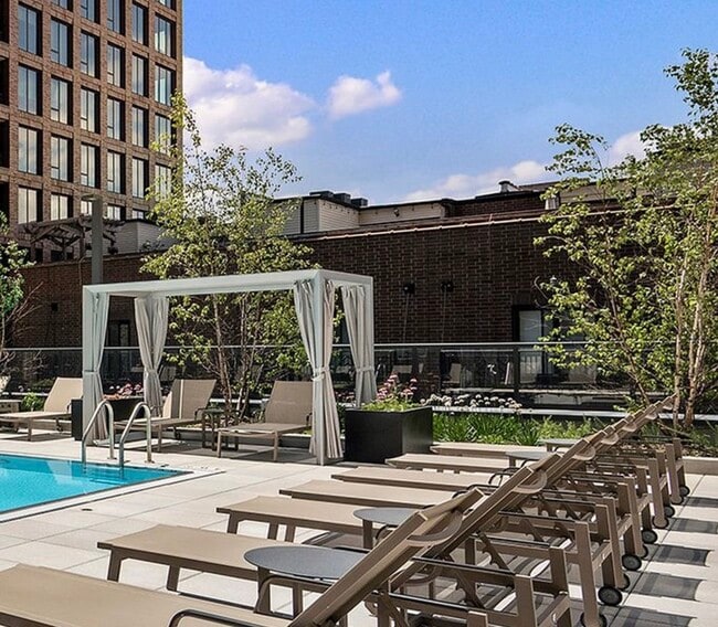 Photo - 900 W Washington Blvd