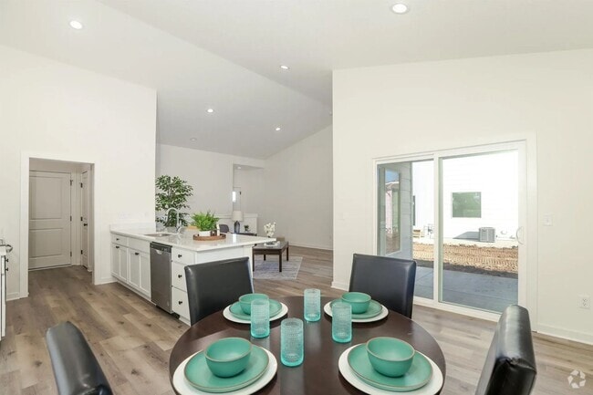 Building Photo - 5314-5316 N Pinecrest St Rental