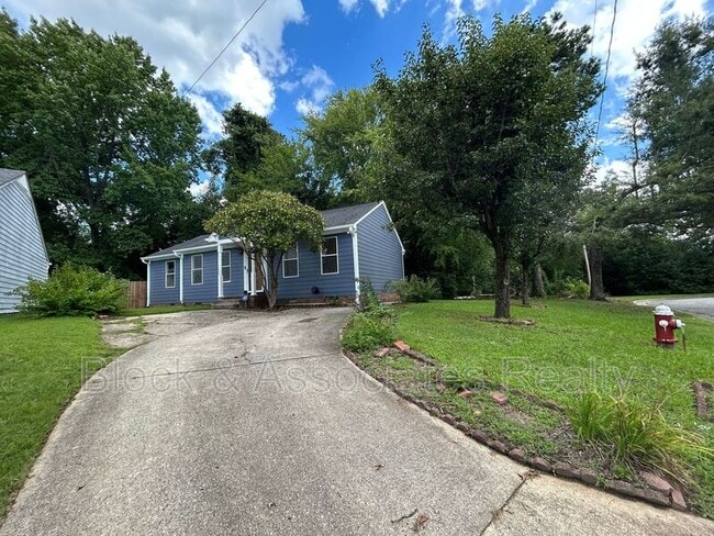 Photo - 808 Circle Dr