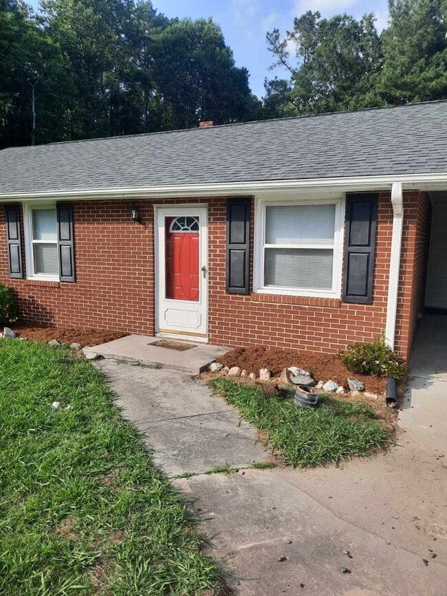 Building Photo - Great three bedroom house in Creedmoor, NC