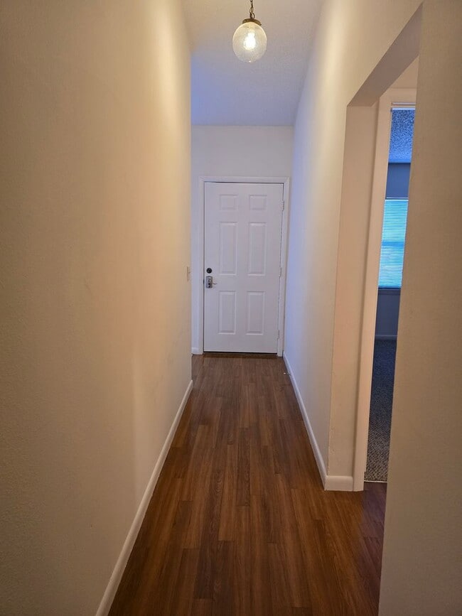 1200 Tamiami Ln
