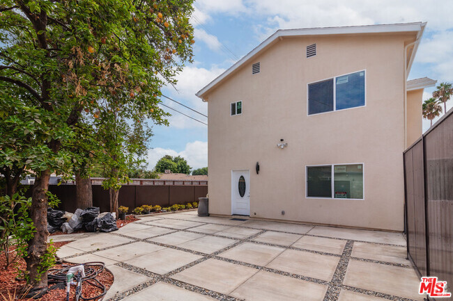 Building Photo - 8644 Corbin Ave Rental