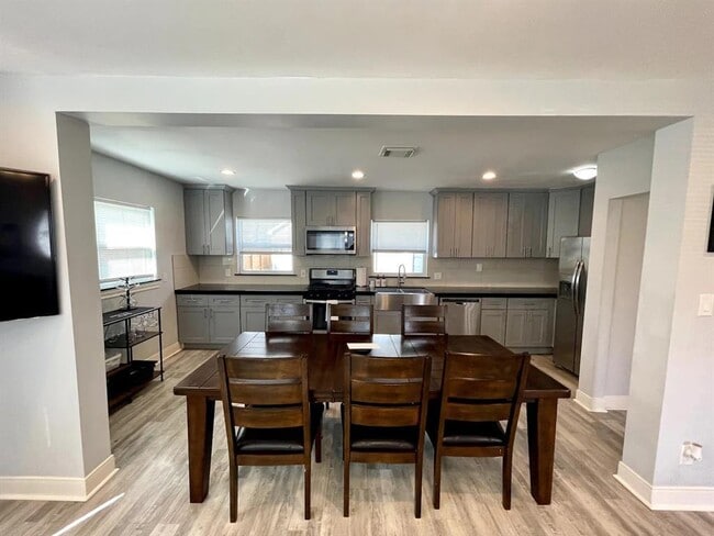 Photo - 3859 Arbor St