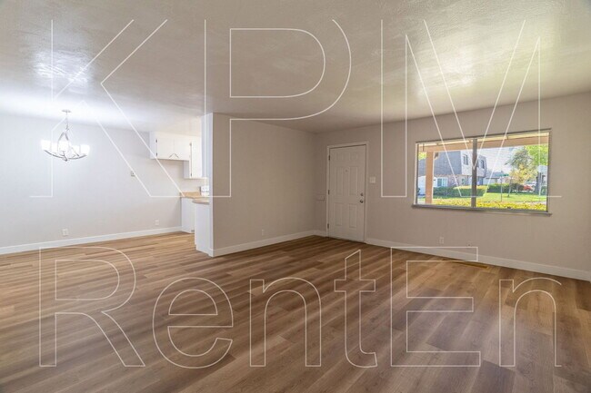 Photo - 443 E Robinhood Dr