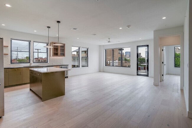 309 W Daggett Ave Unit 205