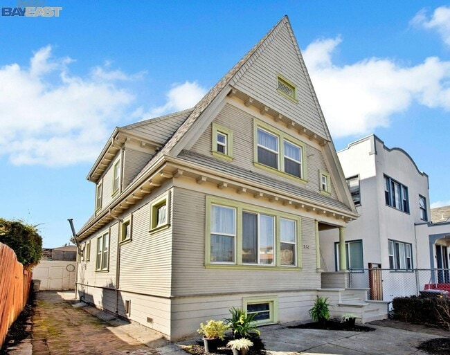 Building Photo - 541 Foothill Blvd