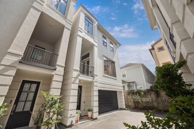 Photo - 5729 Larkin St