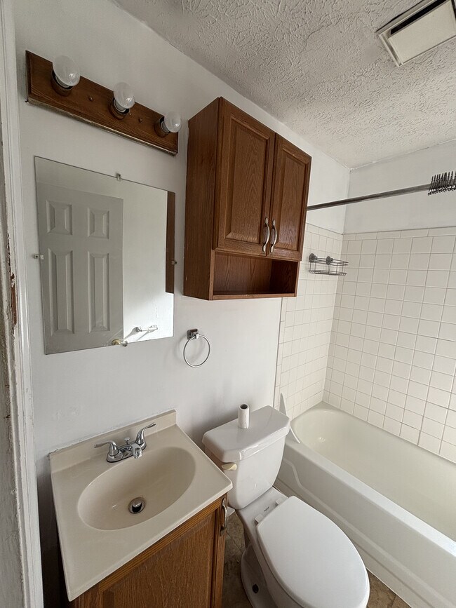 Photo - 526 Wiltshire Blvd Unit A