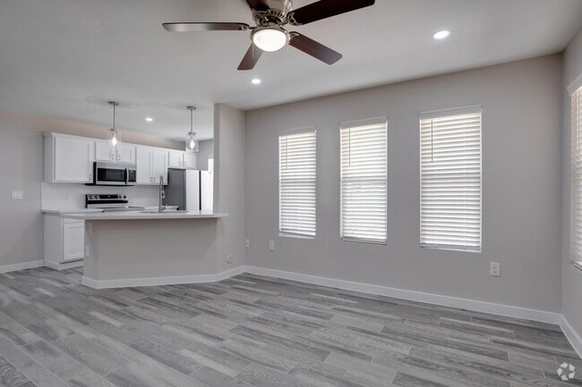 2BR, 2BA - 997SF