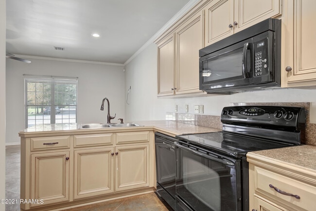 Photo - 124 Deraney Ln