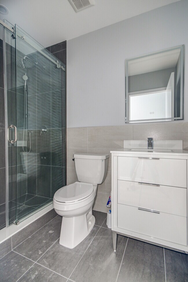 Photo - 453 Dundas St W Unit 3