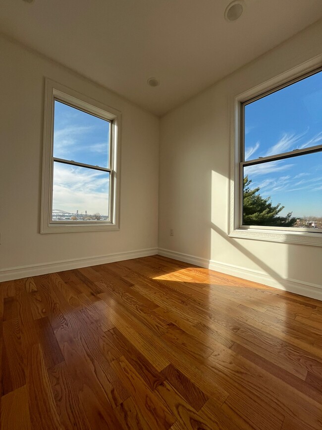 Photo - 373 Danforth Ave Unit 405