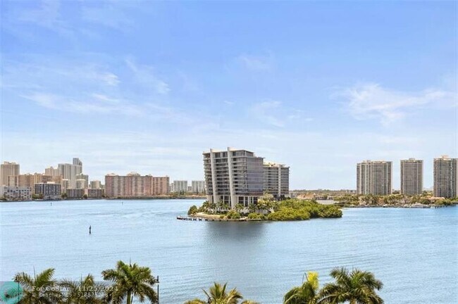 Photo - 3530 Mystic Pointe Dr Unidad 910