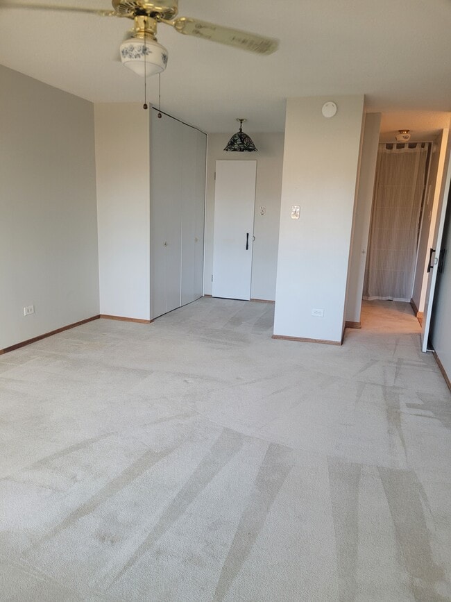 Dormitorio con 2 armarios grandes - 755 S Alton Way Unidad 6C