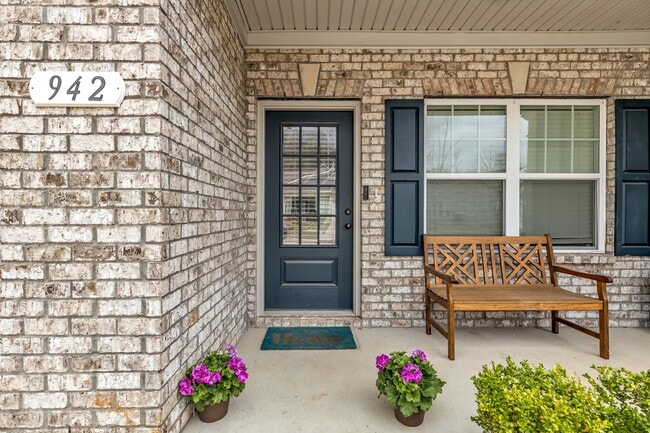 Photo - 942 Millstream Dr