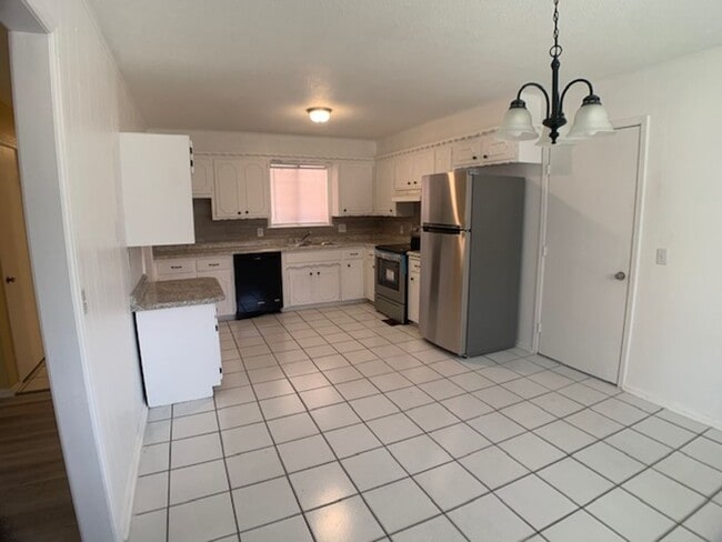 Photo - 3 Bedroom Northwest OKC!
