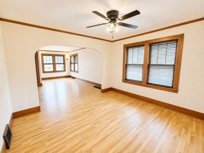Photo - 460 S Mazon St