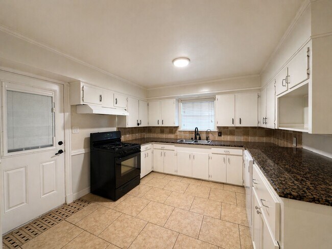 Photo - 6859 Roxbury Rd