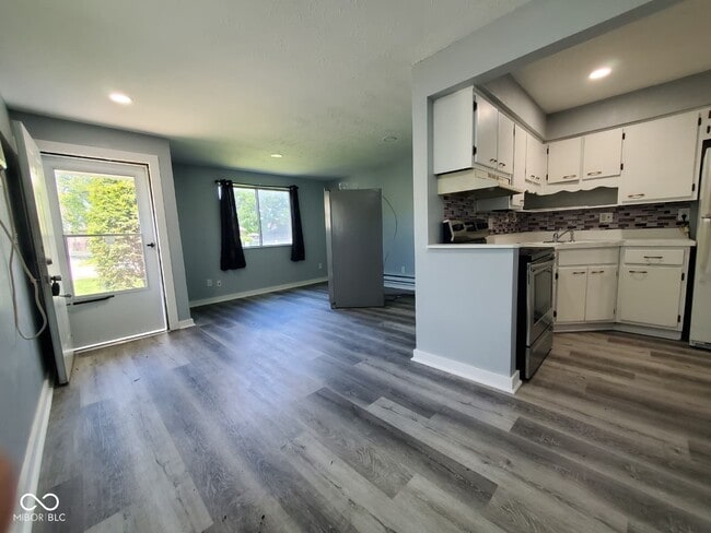Photo - 5909 W Morris St