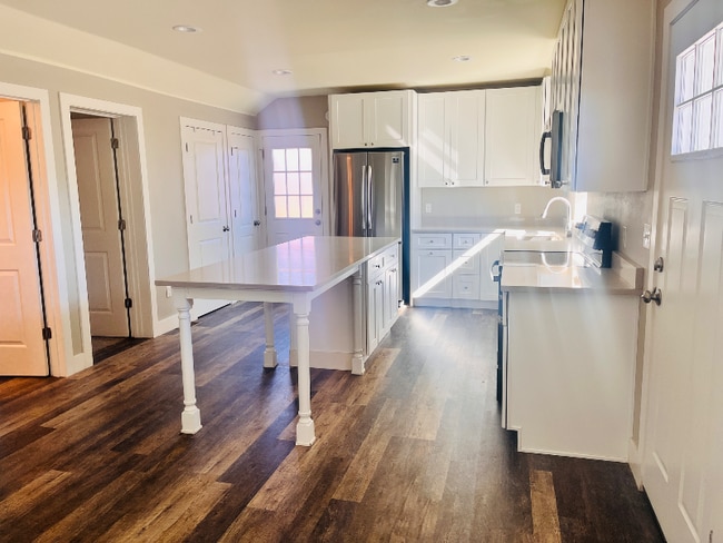 Photo - 306 Clark St