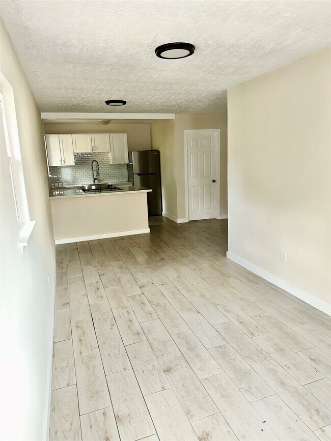 Photo - 3718 Moore St