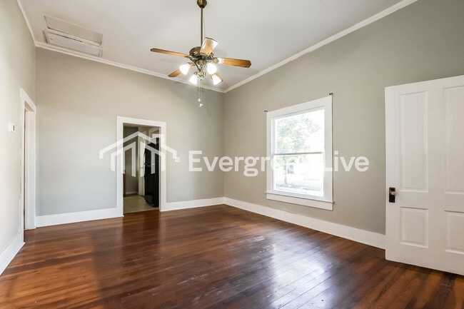 Photo - 600 S Center St