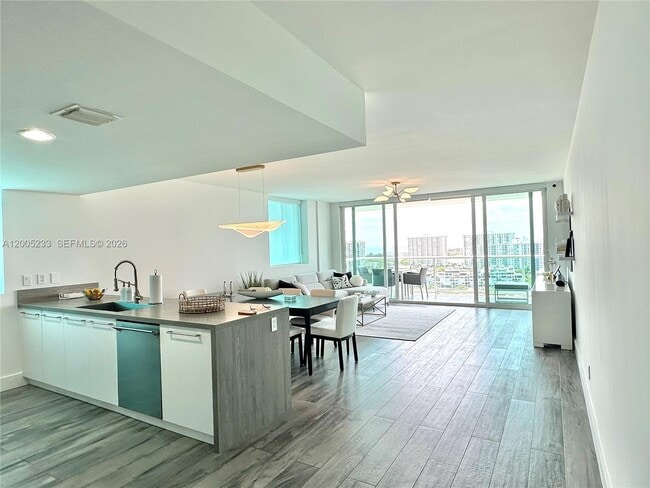 Building Photo - 400 Sunny Isles Blvd Unit 1708