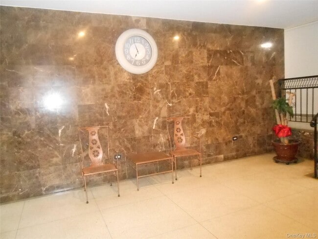 Photo - 131-11 Kew Gardens Rd Unit 5-M