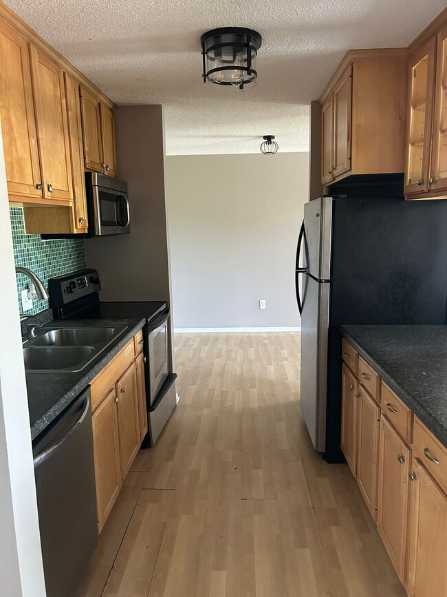 kitchen - 4110 Rahn Rd Condo