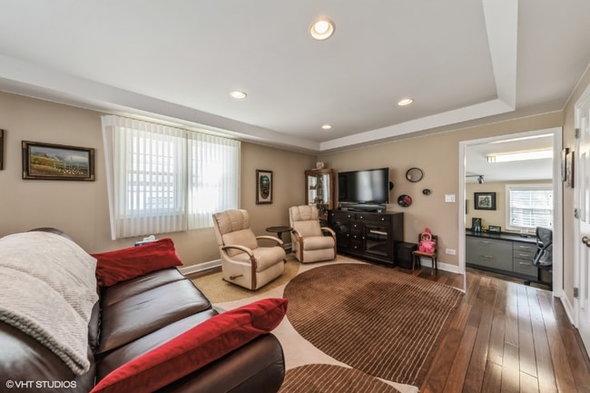 Photo - 9701 Merton Ave