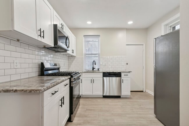 Photo - 5541 Hadfield St