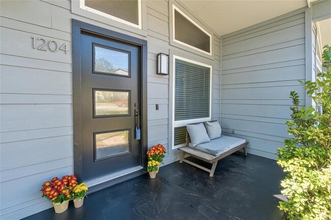 Photo - 1204 Eleanor St