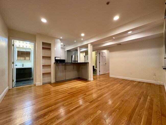 Building Photo - 1805 Beacon St Unit 1