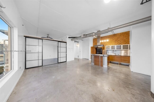 Photo - 10 SW South River Dr Unit Phi15