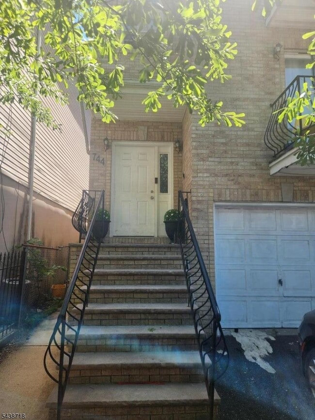 Building Photo - 744 S 12th St Unit 2