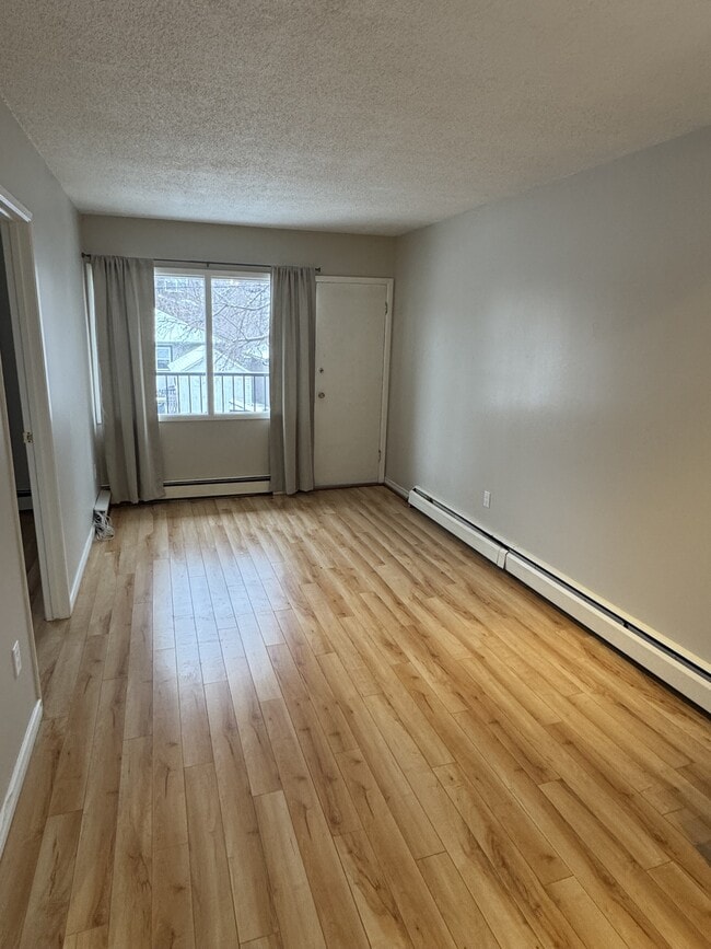 Building Photo - 1001-1002 2 Ave NW Unit 3