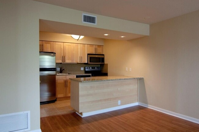 Photo - 7685 Northcross Dr Unit 221