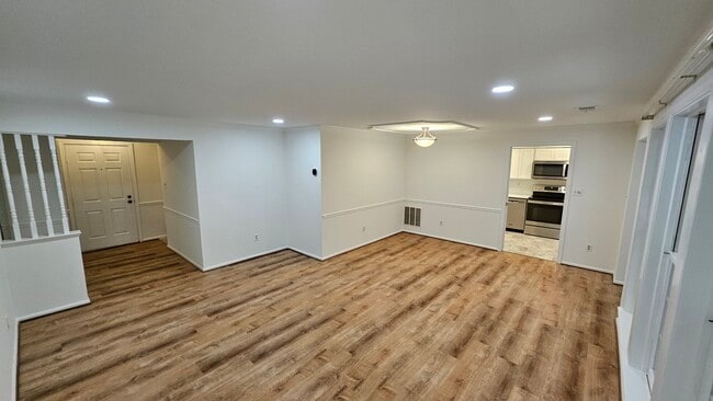 5715 Brewer House Cir Unidad T2