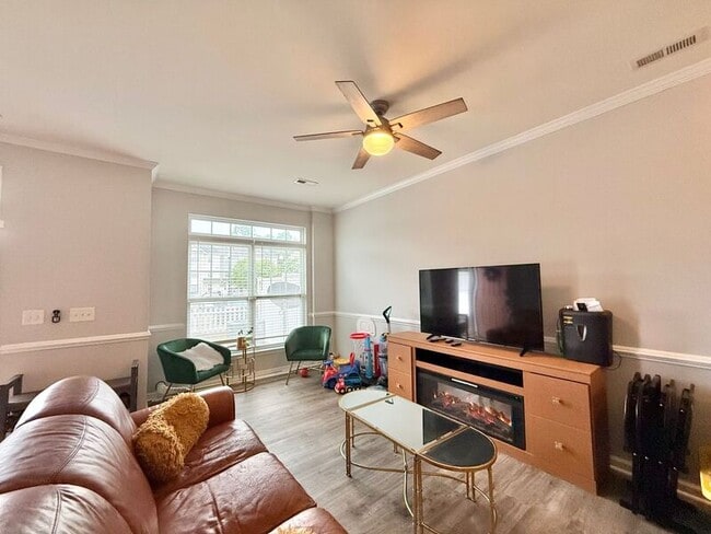 Photo - 351 Gilman Ln