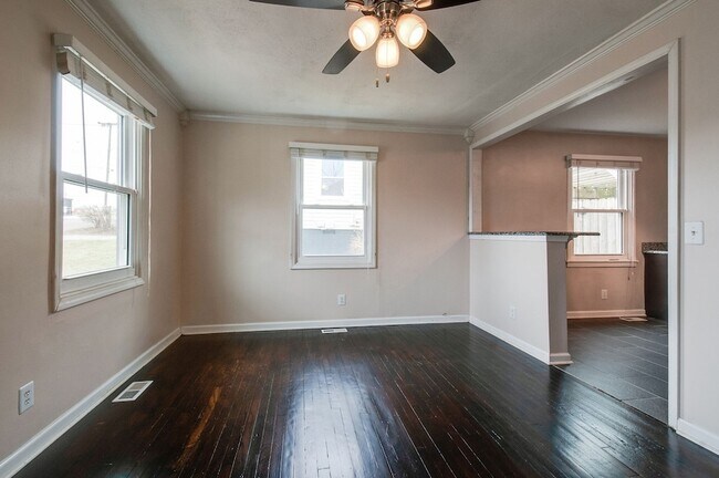 Photo - 821 W McKennie Ave