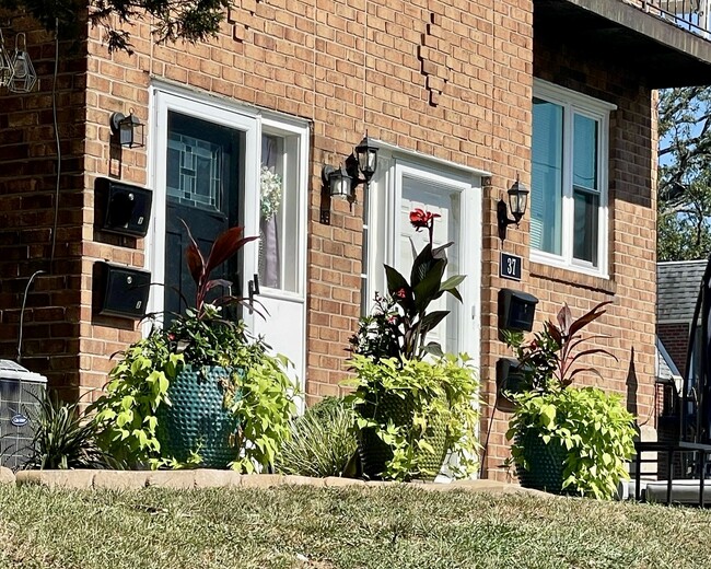 Photo - 35 S Oak Ave Unit 2