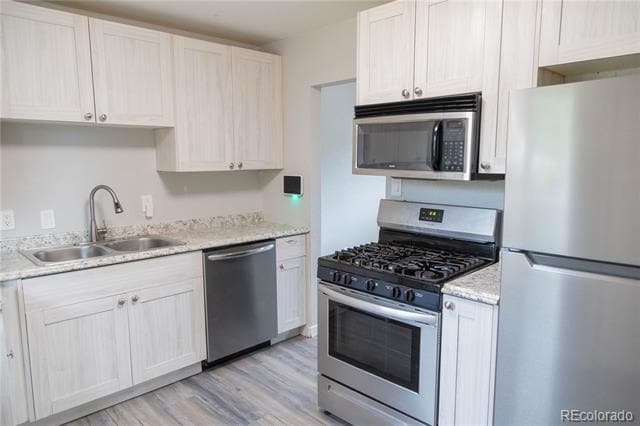 Photo - 518 Huron Rd