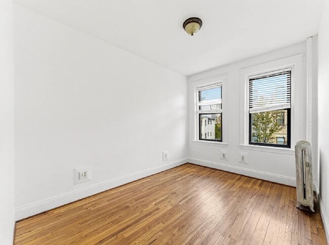 Building Photo - 39 Glenville Ave