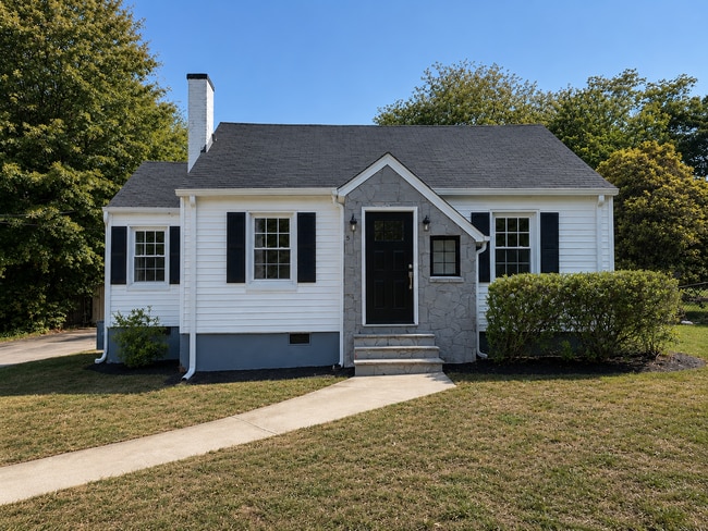 Building Photo - Charming Greenville Home