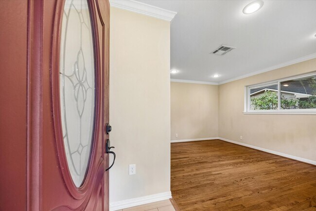 Photo - 1607 Willowby Dr