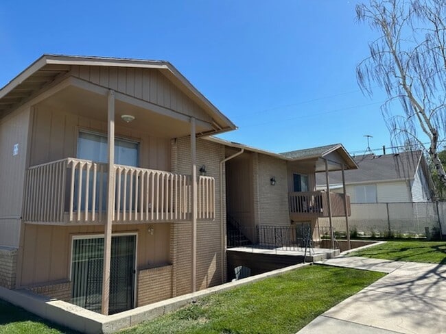 Building Photo - Great Roy Condo Unit 11