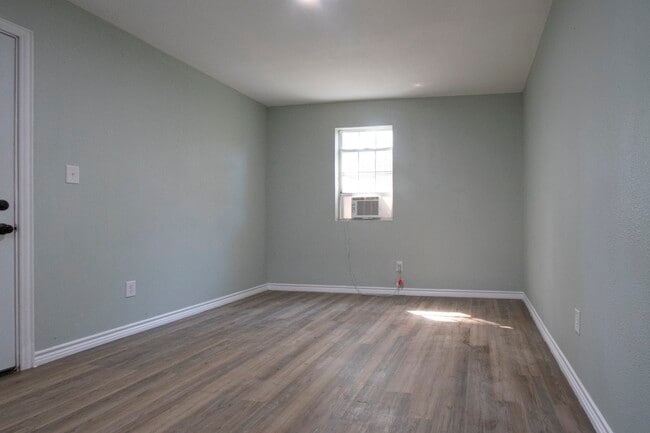 Building Photo - 229 Bishop St Unit 10 Rental