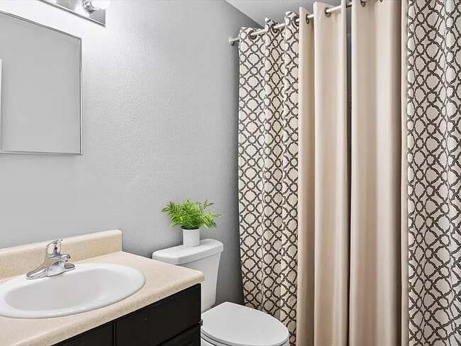 Photo - 576 Wingspan Way