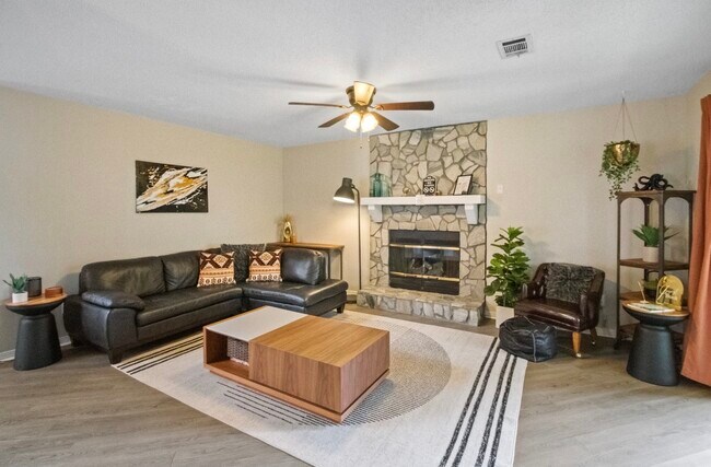 Photo - 193 Woodland Park Cir