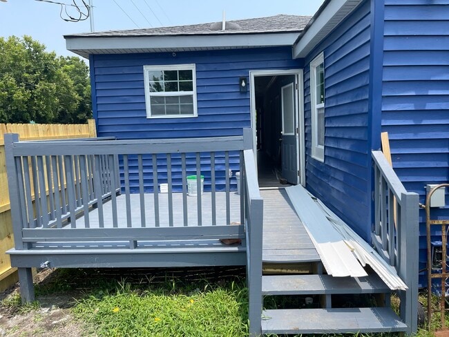 Photo - 801 Rockefeller St